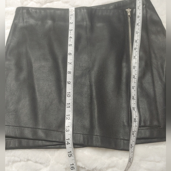 Lulus Black Vegan Leather Mini Skirt With Silver Zipper Details S - Picture 12 of 13